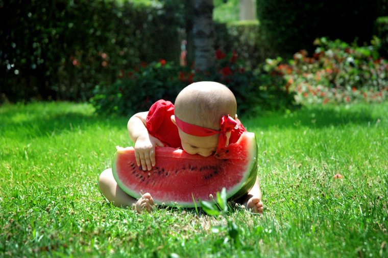 Младенец с арбузом