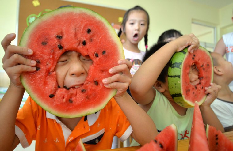 Поедание арбуза