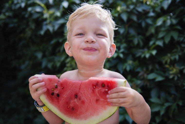 Семья с арбузом