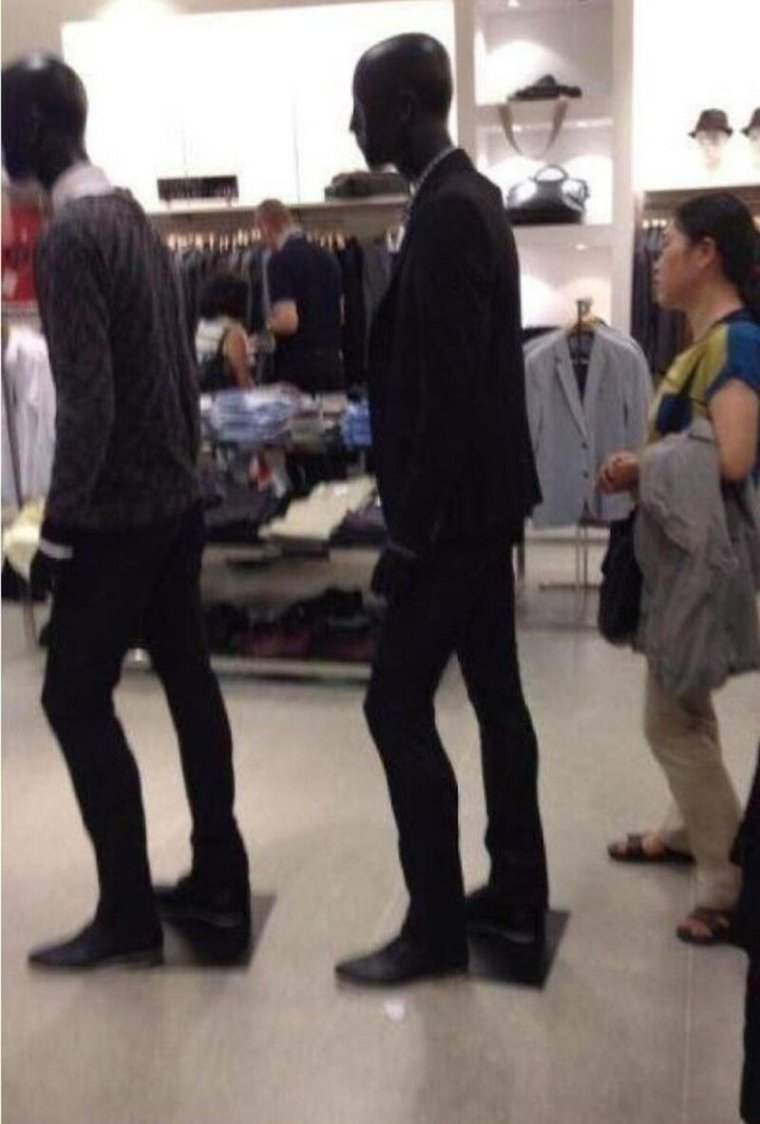 Очередь за манекеном