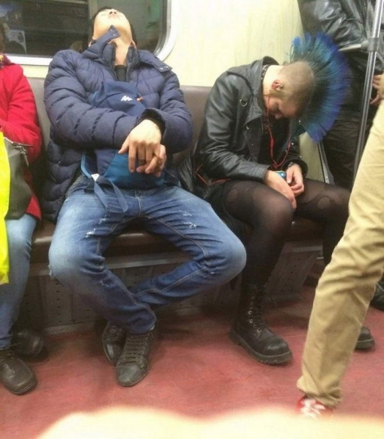 Странные люди в метро Питер