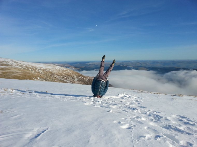 Головой в сугроб