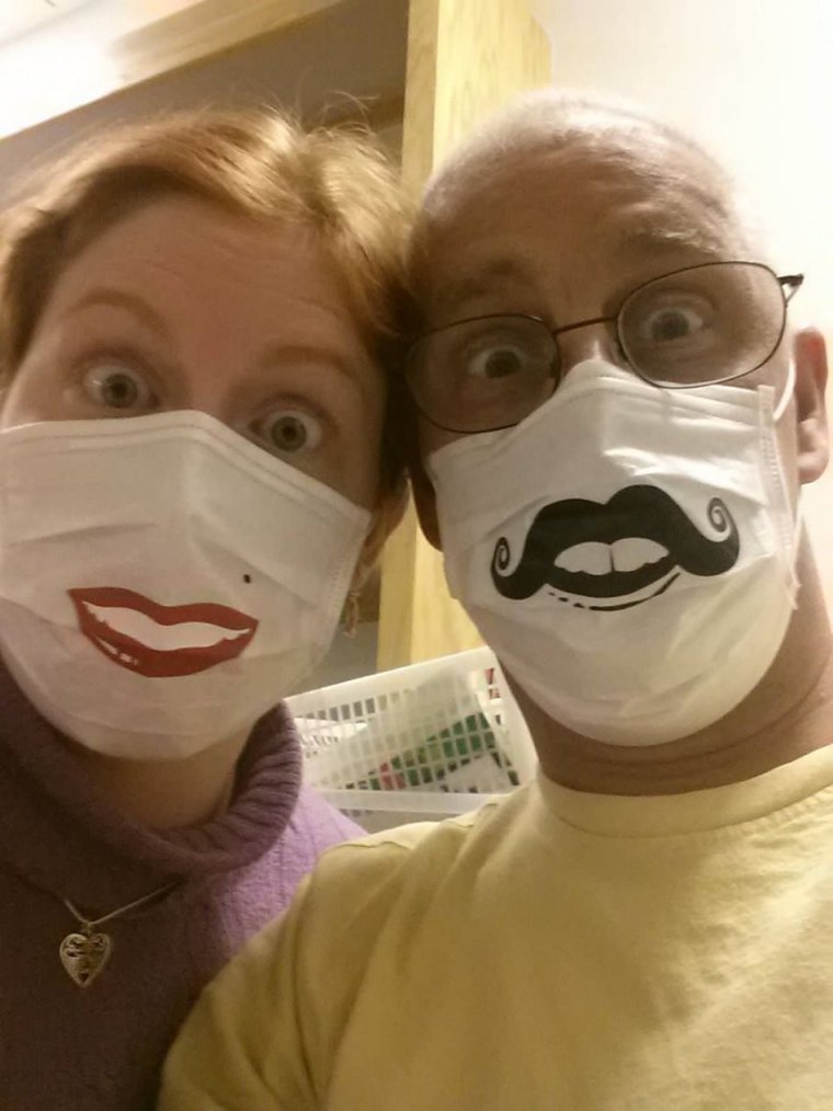 Смешные маски стоматологов