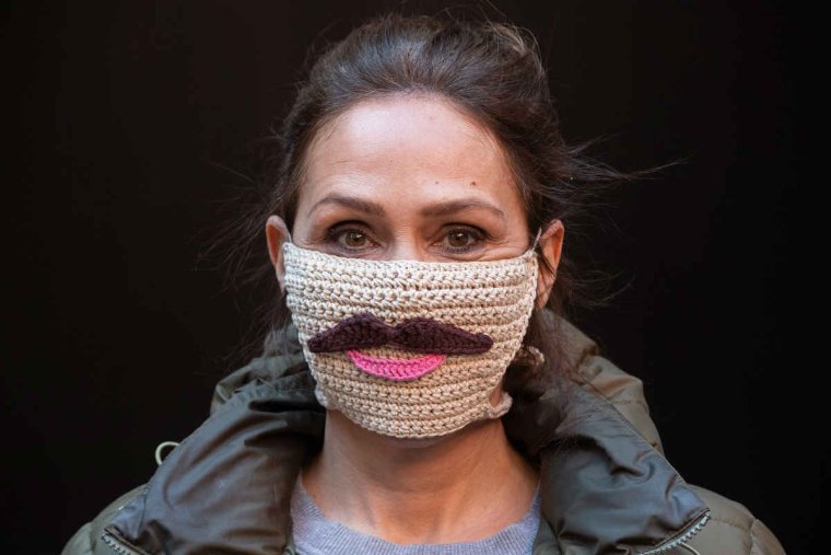 Вязаные маски для лица