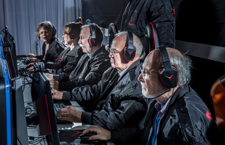 Старики геймеры