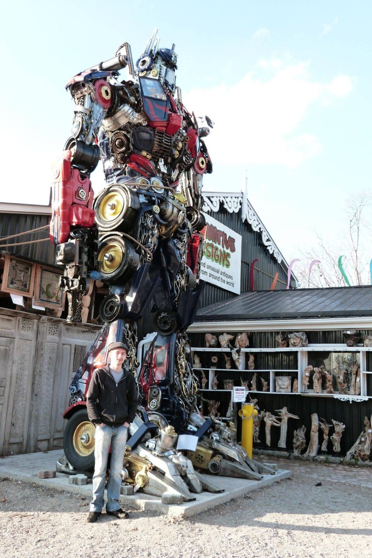 Оптимус Прайм из металлолома