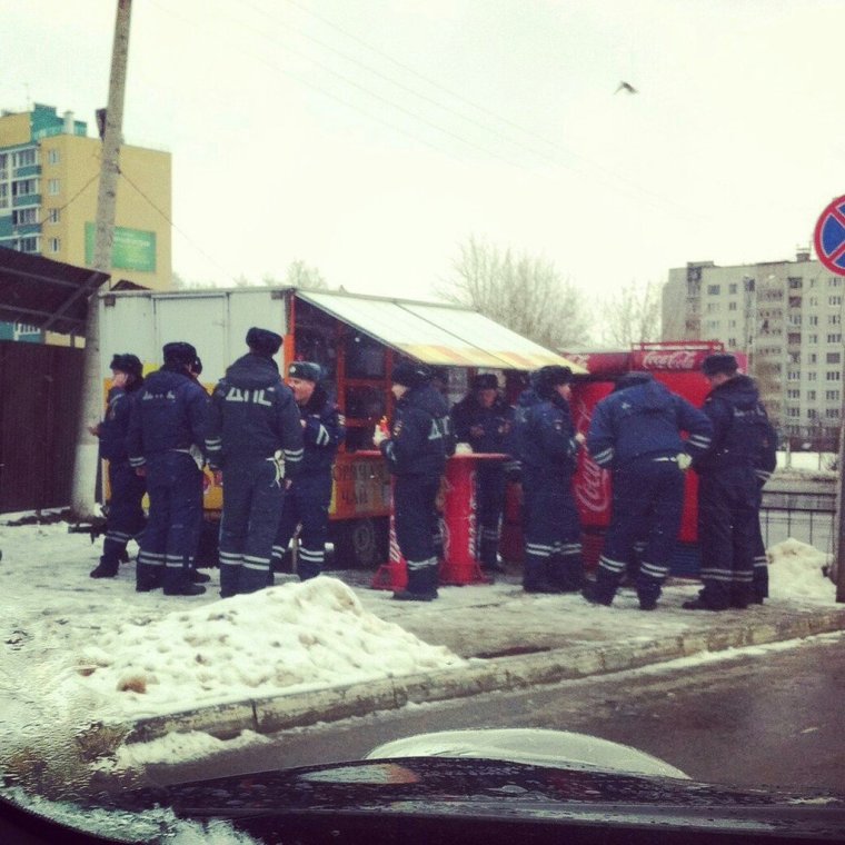 Гаишник в стрингах