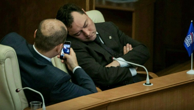 Депутаты спят в Думе