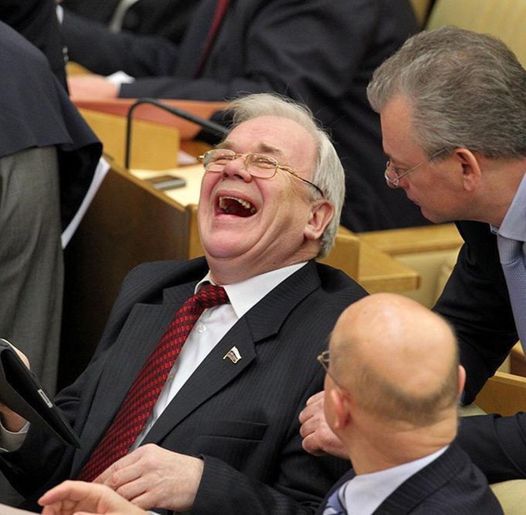 Депутаты смеются