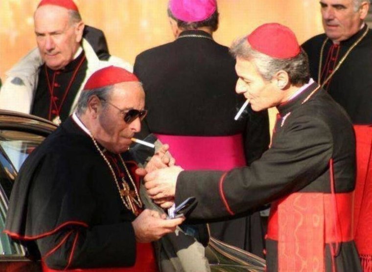 Папа Римский каддинал и монах