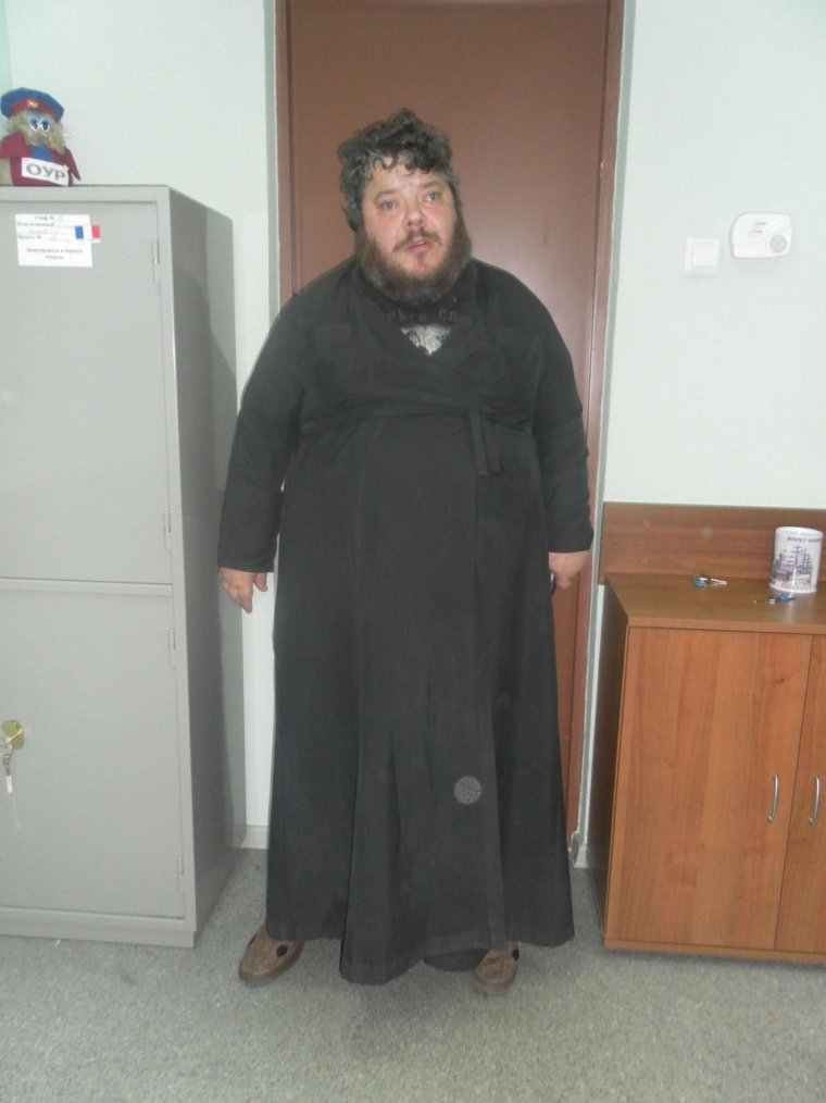 Священник в подряснике