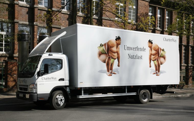 Креативная реклама на грузовиках