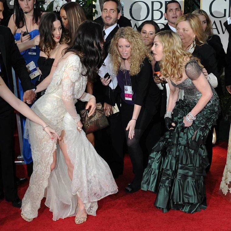 Ники Хилтон попа