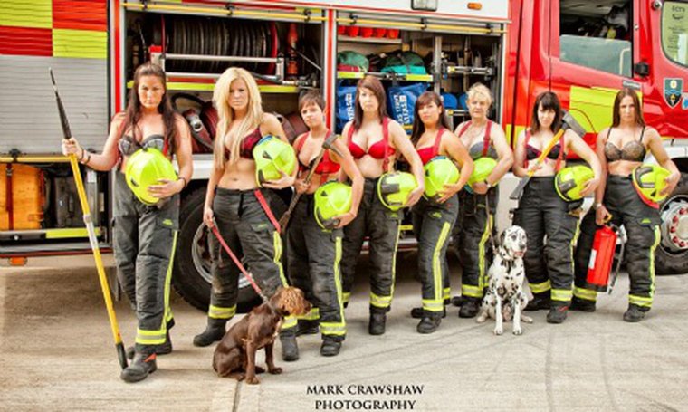 Пожарная команда девушки