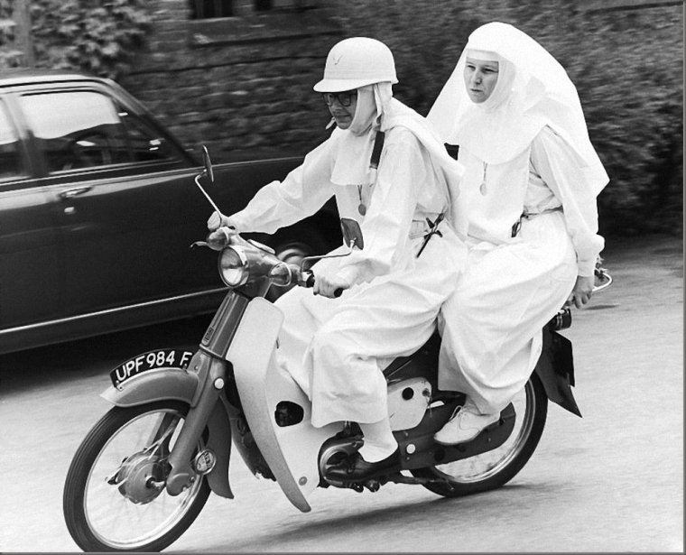 Монашки на байках