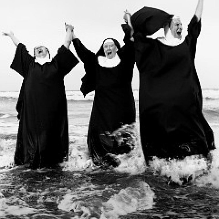 Танцующие монахини