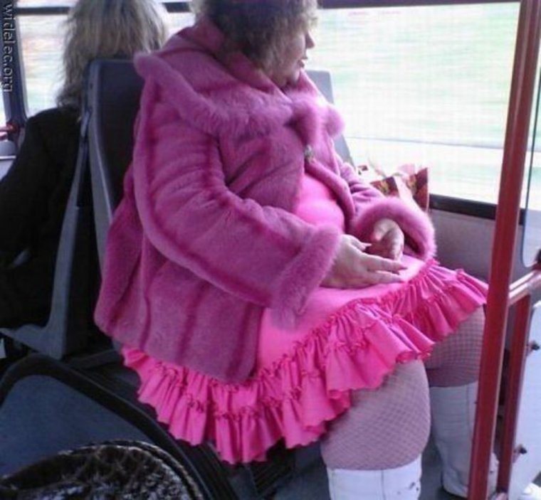 Люди в смешной одежде