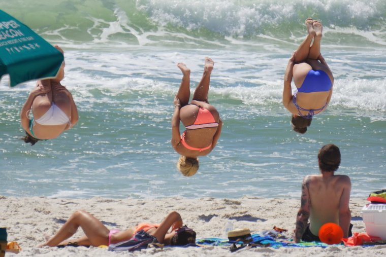 Приколы на пляже летом