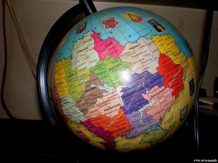 Карта Украины на глобусе