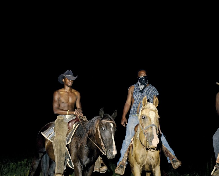 Ковбойский пистолет и ковбойская шляпа