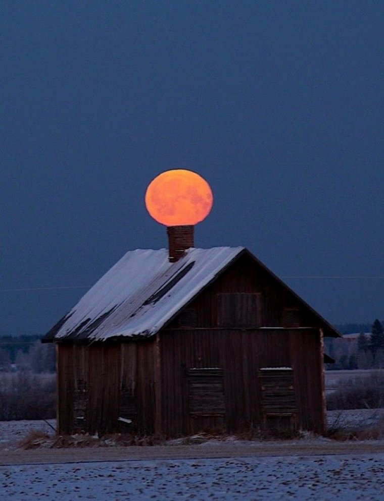 Красная Луна в деревне