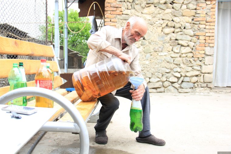 Продавец чачи