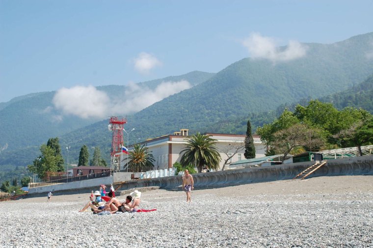 Маанви Гагру в платье