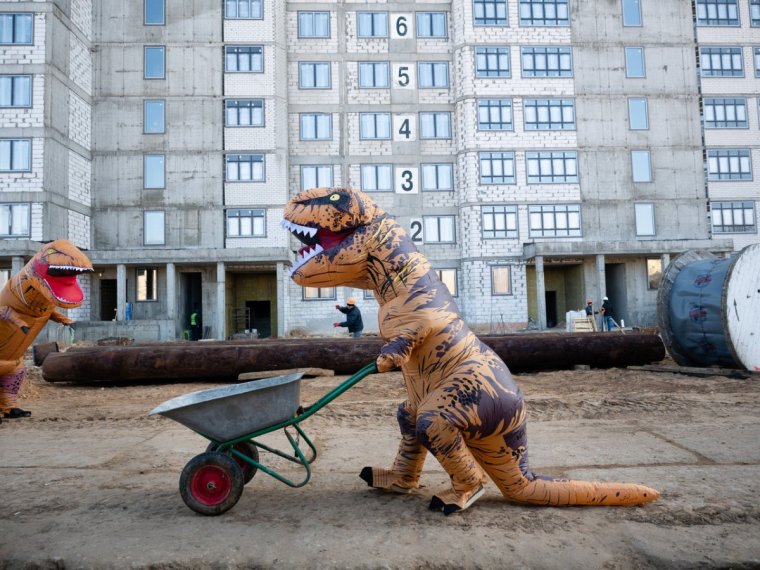 Динозавр Строитель