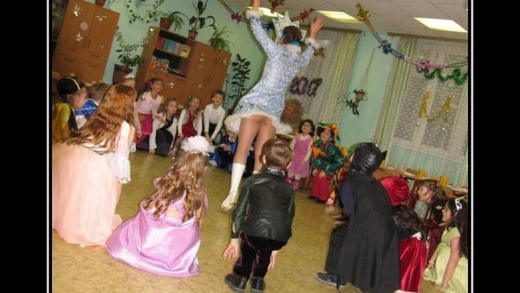 Воспитательницы на утренниках