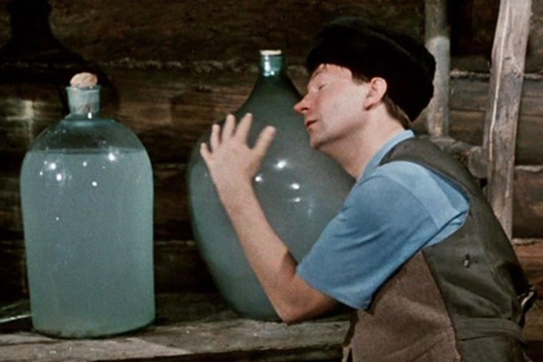 Водка в трехлитровых банках