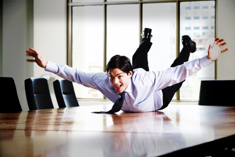 Спит в офисе