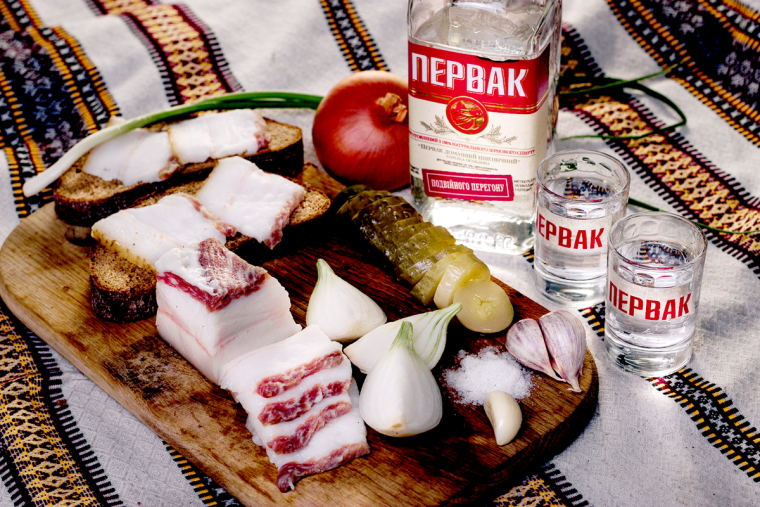 Сало с хлебом