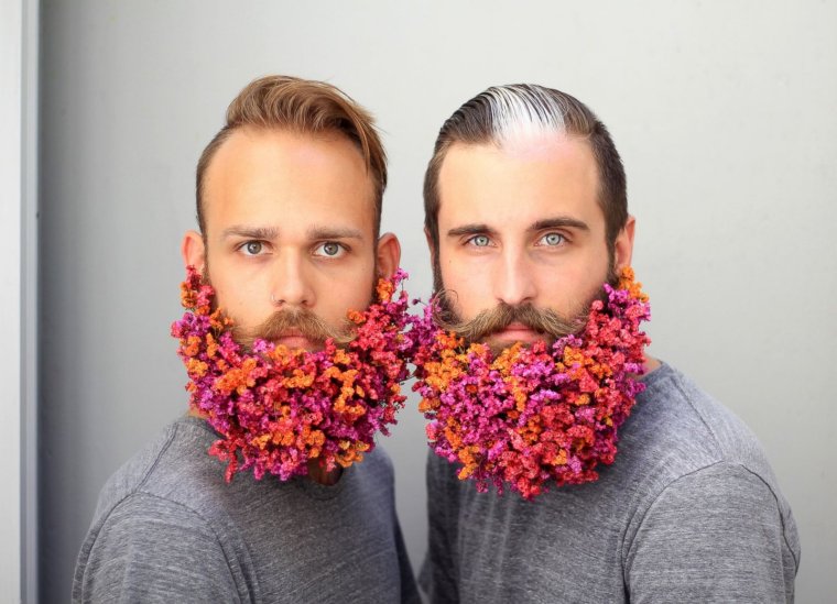 Борода с цветами