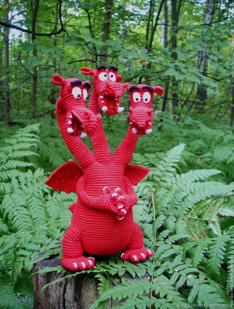 Змей Горыныч трехголовый вязаный