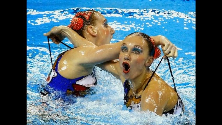 Синхронные пловчихи