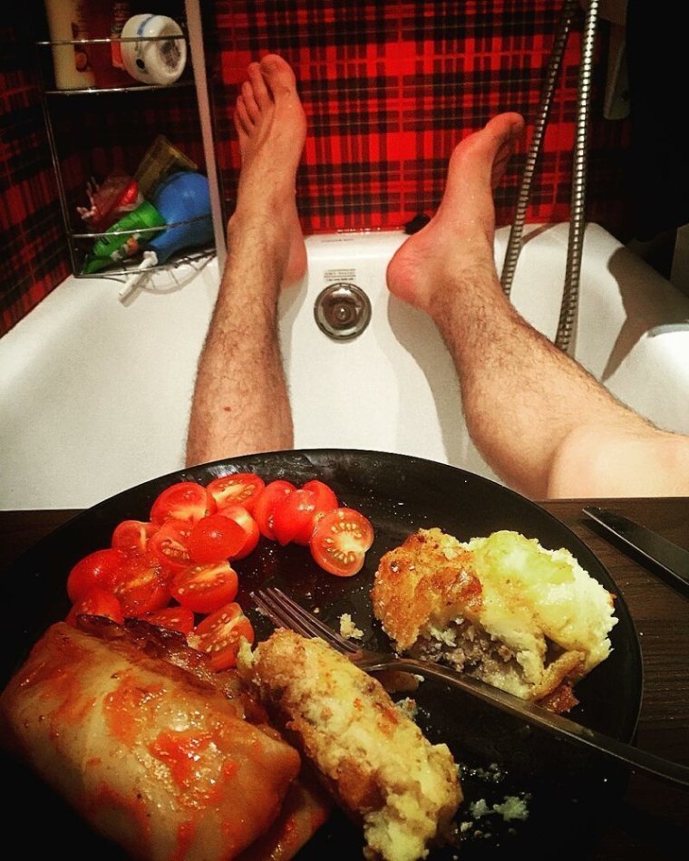 Ванная с едой