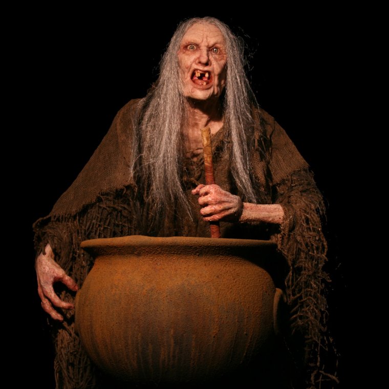 Старая страшная ведьма