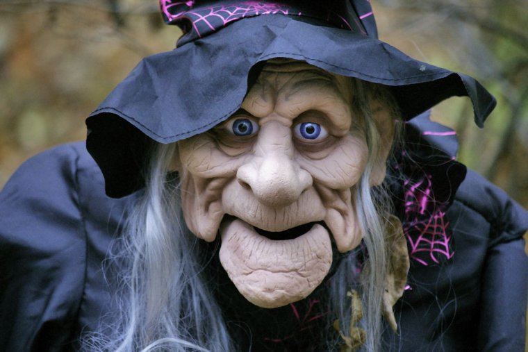 Старая страшная ведьма