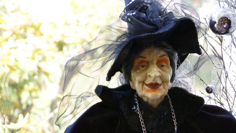 Старая страшная ведьма