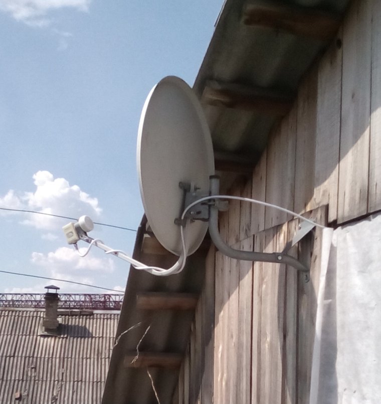 Спутниковые тарелки на экваторе