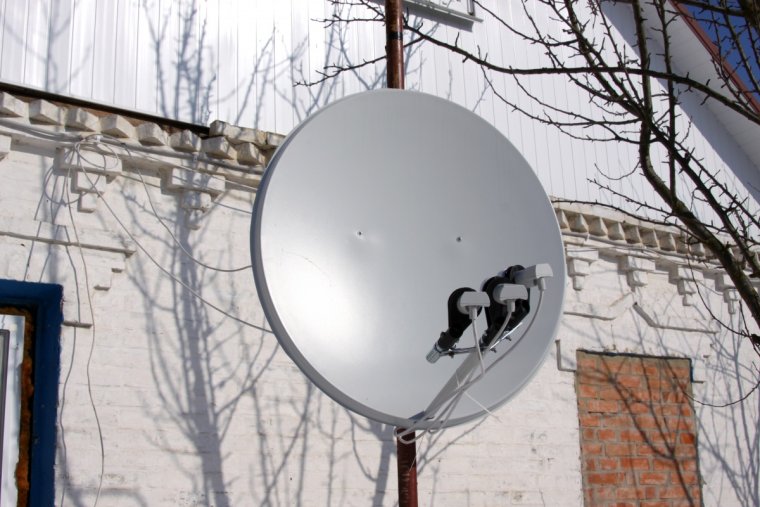 Спутник и спутниковая антенна