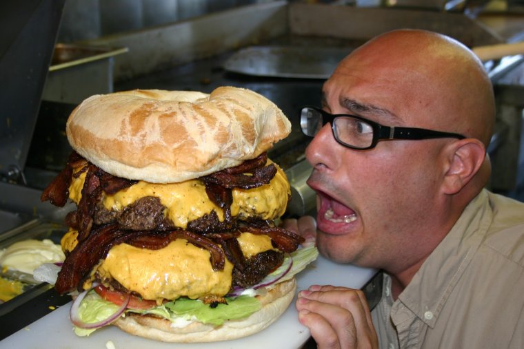 Американцы едят бургеры