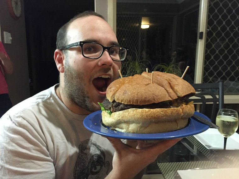 Прикол огромный гамбургер