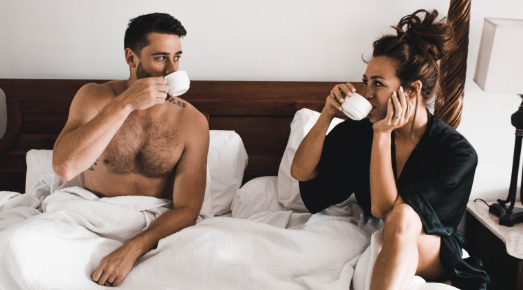 Кофе в постель ему