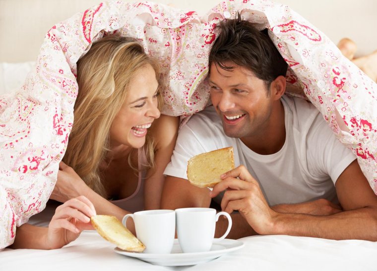 Мужчина и женщина утром