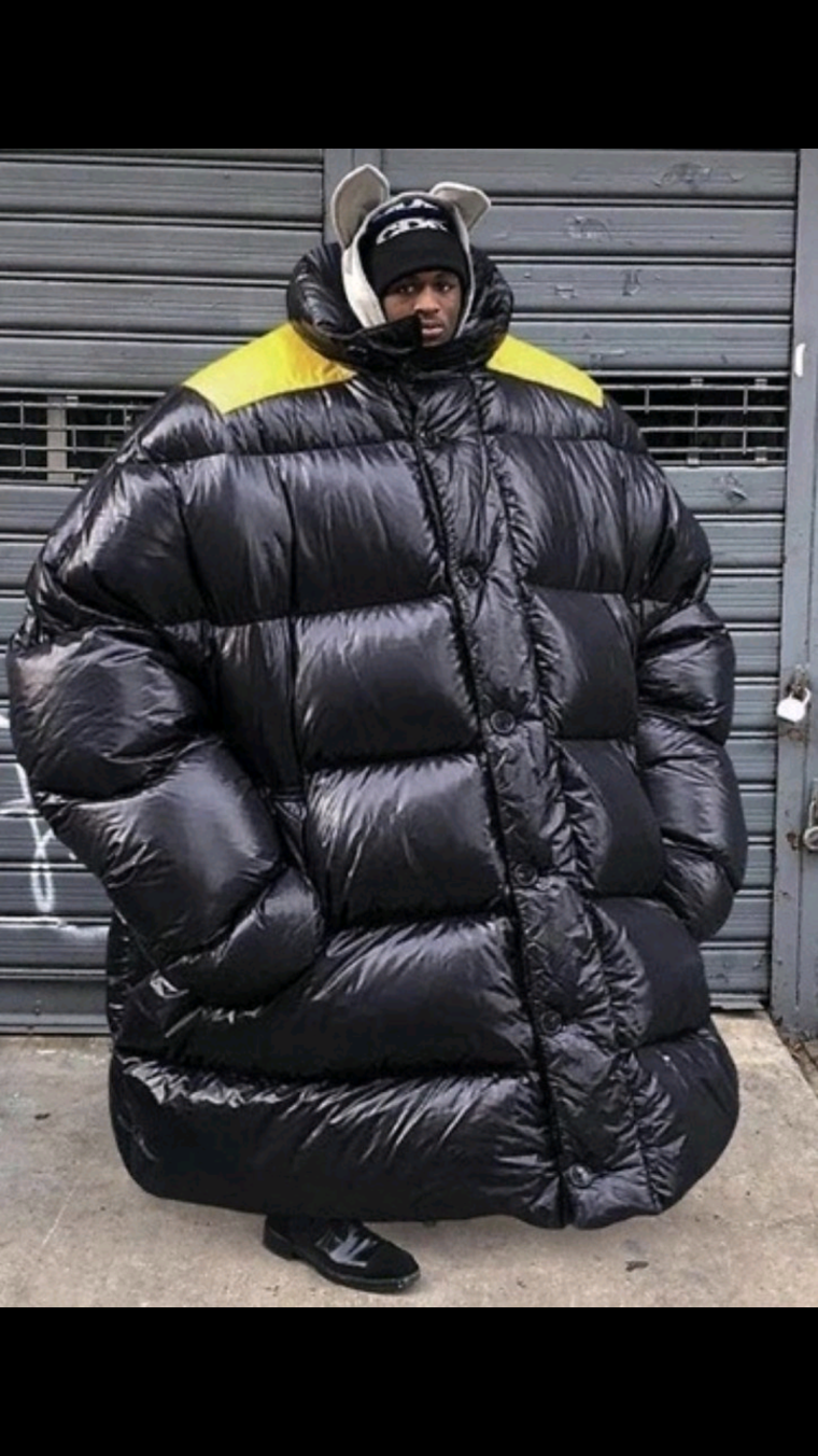 Огромный пуховик