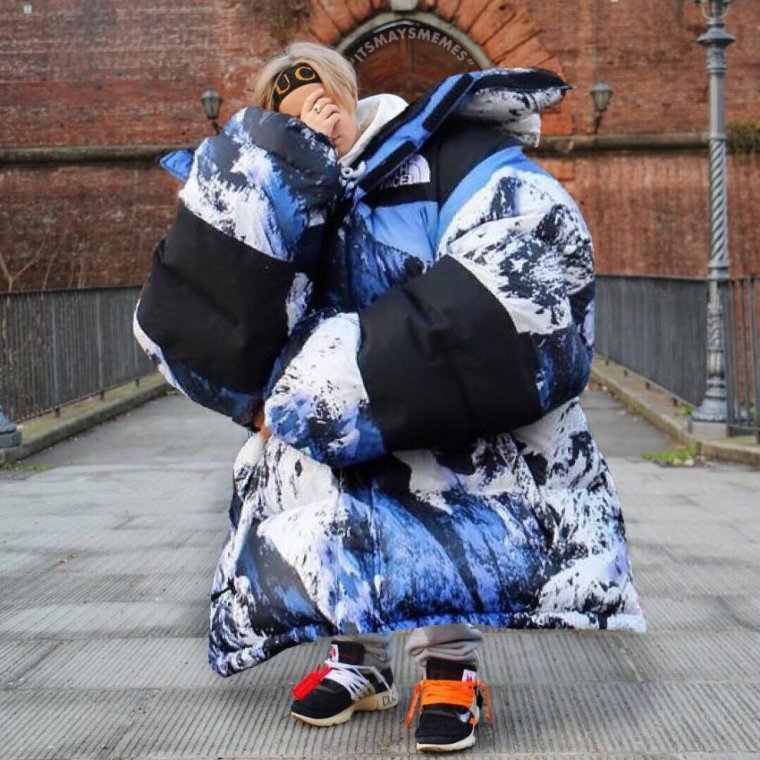 Огромный пуховик