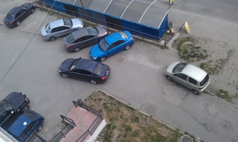 Парковка на газоне прикол