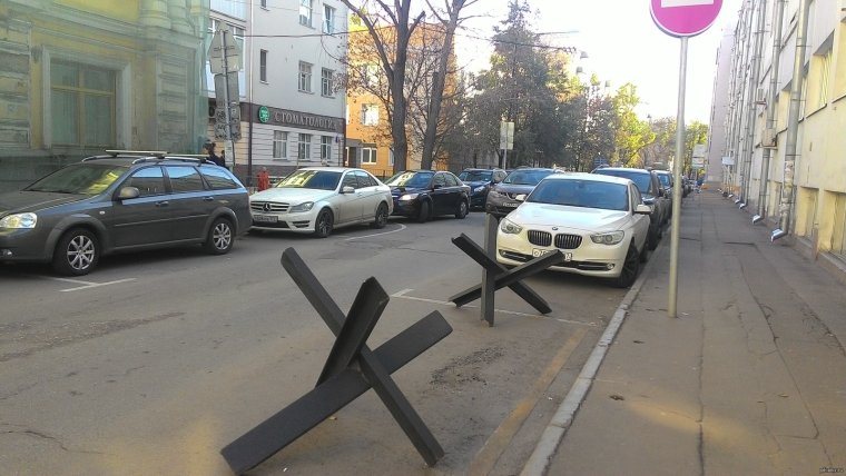 Несанкционированная парковка во дворе