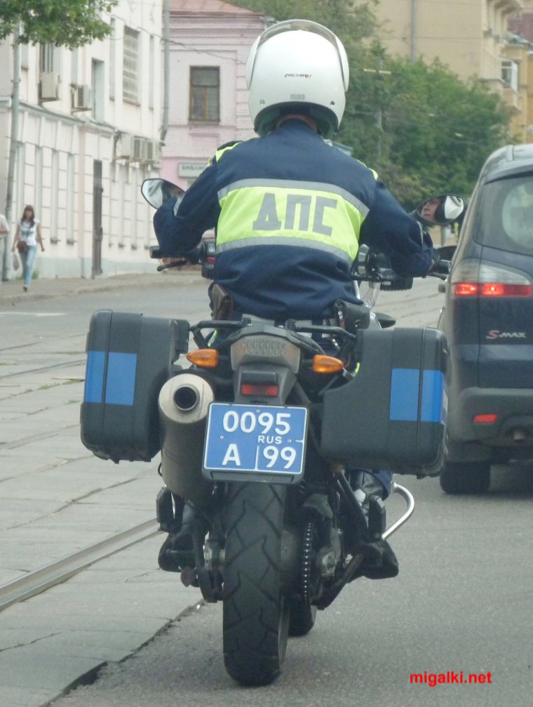 Стринги на номере мотоцикла